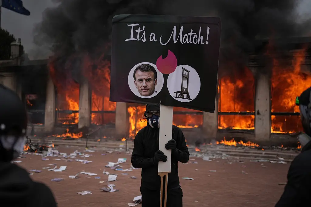 Emmanuel Macron enfrenta ola de protestas en Francia