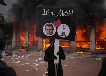 Emmanuel Macron enfrenta ola de protestas en Francia Emmanuel Macron enfrenta ola de protestas en Francia