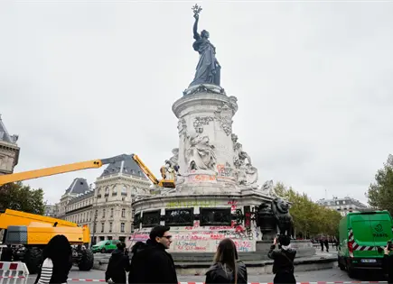 Miles de manifestantes salen a las calles de Par&iacute;s pese a prohibici&oacute;n