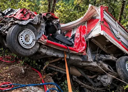Fotos | Mueren padre e hijo al caer en barranco