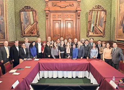 Presidenta se re&uacute;ne con gobernadores y alcaldes