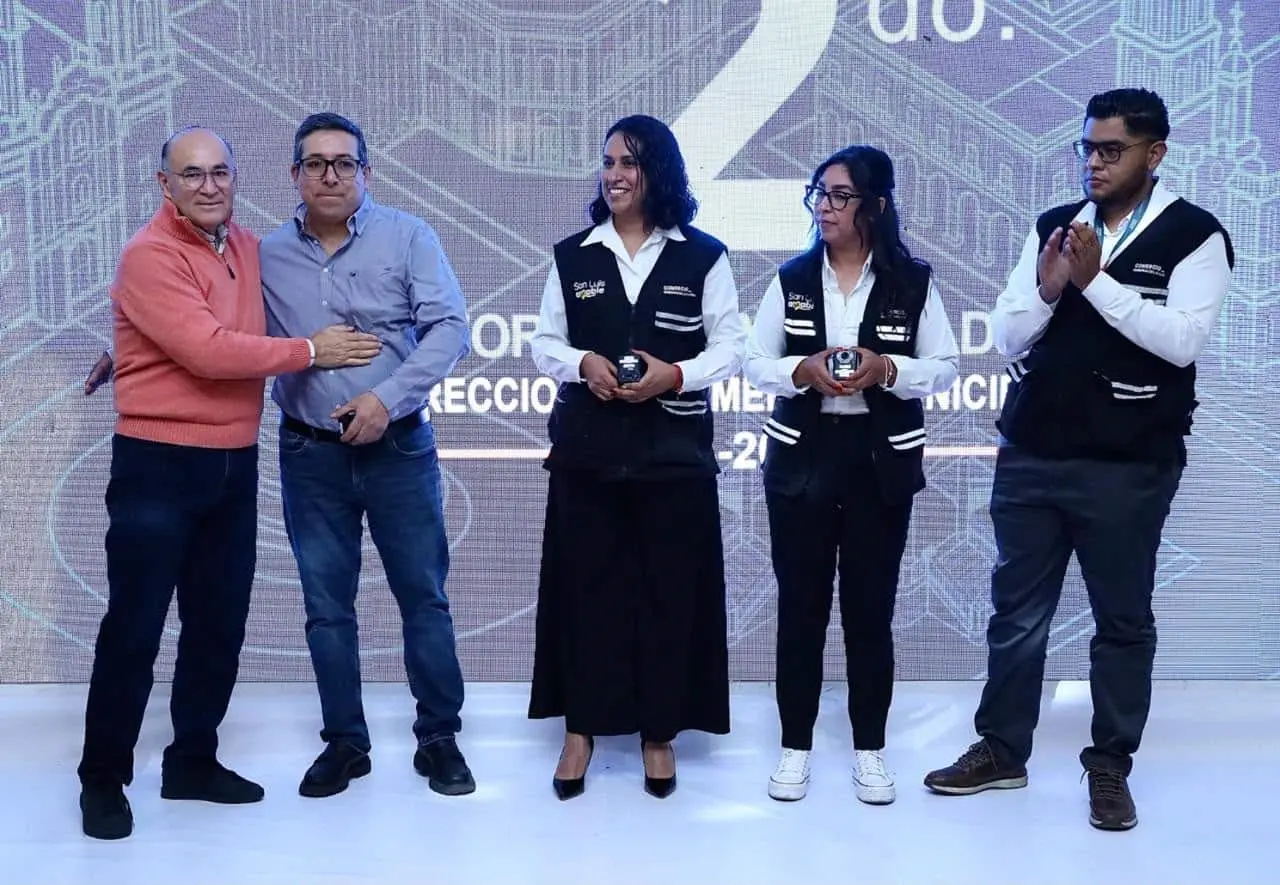 Integrantes del Ayuntamiento de San Luis Potosí y líderes de cámaras empresariales durante el informe de la Dirección de Comercio.