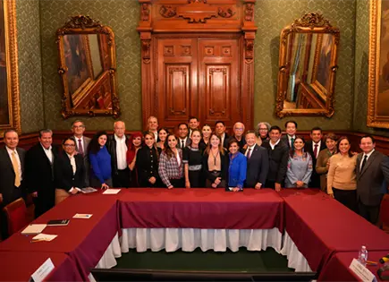 Sheinbaum revisa programa Vivienda para el Bienestar con gobernadores