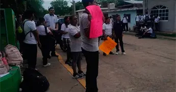 Bloquean alumnos el Cobach 16, por cambio de director