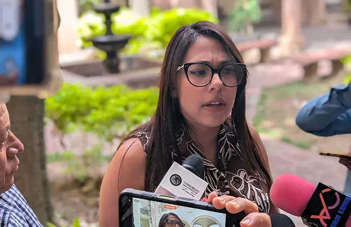 Diputada propone regresar réplicas y contrarréplicas