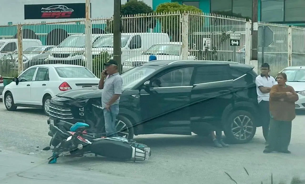 Embisten a un motociclista en Villa Alborada