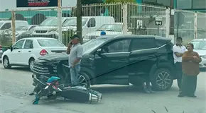 Embisten a un motociclista en Villa Alborada