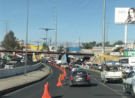 Obras en Salvador Nava complican tráfico en horas pico Obras en Salvador Nava complican tráfico en horas pico