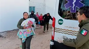 Polic&iacute;as de Pozos ayudan a una madre a dar a luz