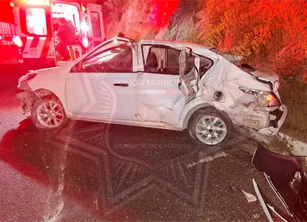 Dos mujeres resultan golpeadas al accidentarse