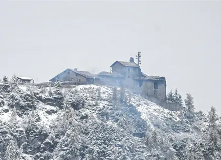 Un incendio arrasa el refugio construido para Hitler en Alemania Un incendio arrasa el refugio construido para Hitler en Alemania
