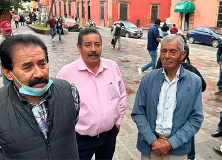 Jubilados reclaman pagos atrasados a gobierno estatal