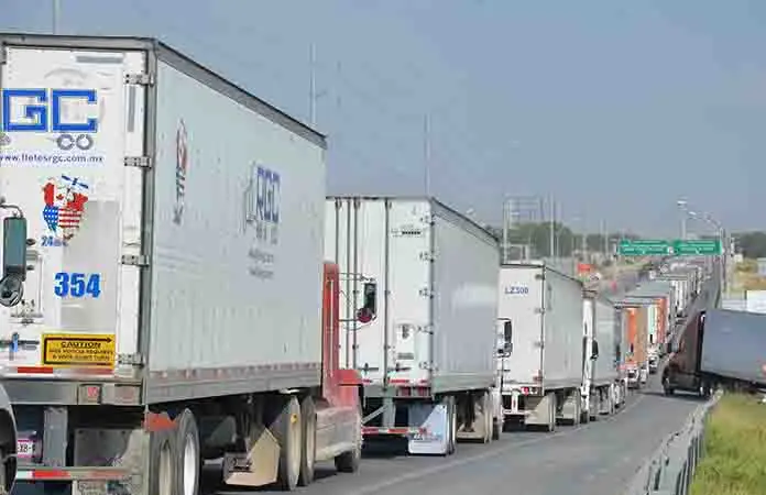 Transportistas anuncian paro nacional para el lunes
