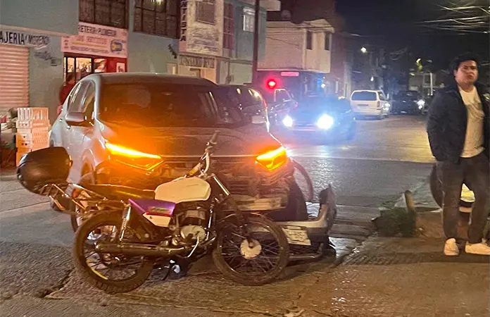 Tres motociclistas resultan heridos en percances viales