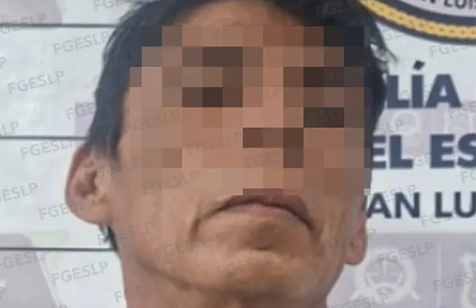 Aseguran a hombre que apedreaba a un perrito