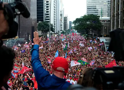 Lula y Bolsonaro presentan argumentos finales en Brasil