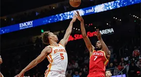 Rockets ganan ante los Hawks