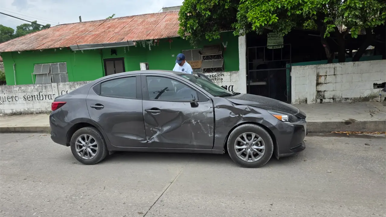 Turista provoca choque en zona centro de Ciudad Valles