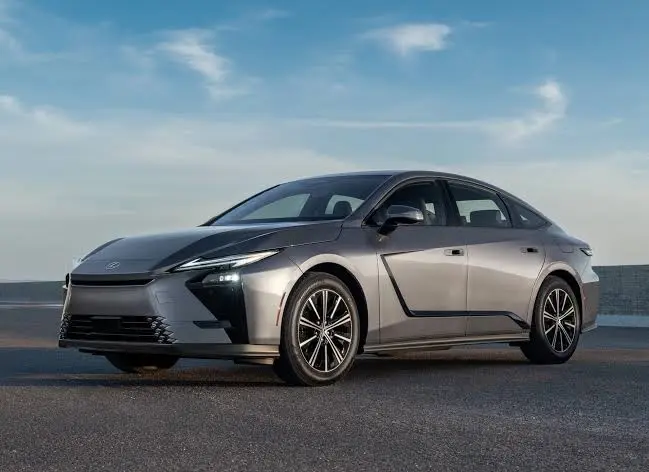 El Lexus ES 350h llega a México en versiones Premium y Luxury.