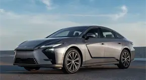 Lexus estrena sedán híbrido en México desde 1.07 millones