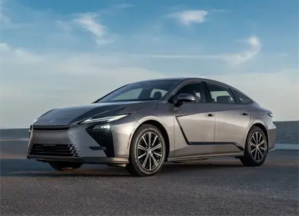 Lexus estrena sedán híbrido en México desde 1.07 millones Lexus estrena sedán híbrido en México desde 1.07 millones