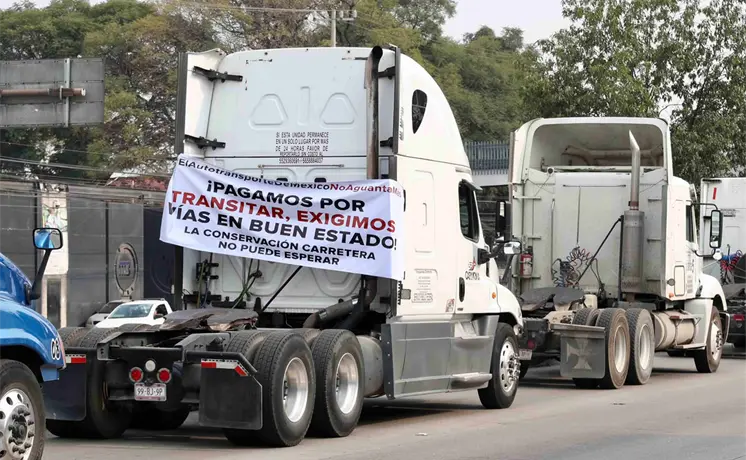 Paro de transportistas de México divide al sector Paro de transportistas de México divide al sector