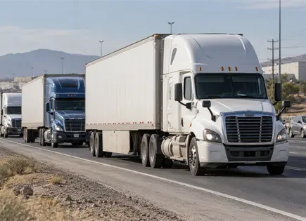 Paro transportista llega a SLP; prev&eacute;n marcha por la 57