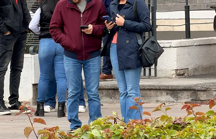 Regular uso de celular debe restringir horarios laborales de docentes