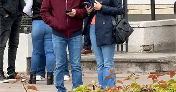 Regular uso de celular debe restringir horarios laborales de docentes