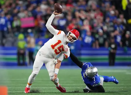 Pese a tambalearse, los Vikings quedan como el último equipio invicto de la NFL Pese a tambalearse, los Vikings quedan como el último equipio invicto de la NFL