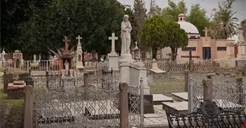 Hab&iacute;a rituales nocturnos en panteones, dice Christian Azuara