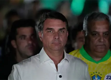 Reportan fuga de Fl&aacute;vio Bolsonaro a EU tras orden judicial