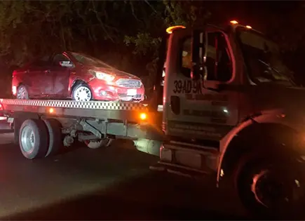 Vuelca veh&iacute;culo en carretera; conductora resulta ilesa 