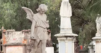 Detectan rituales en los panteones municipales