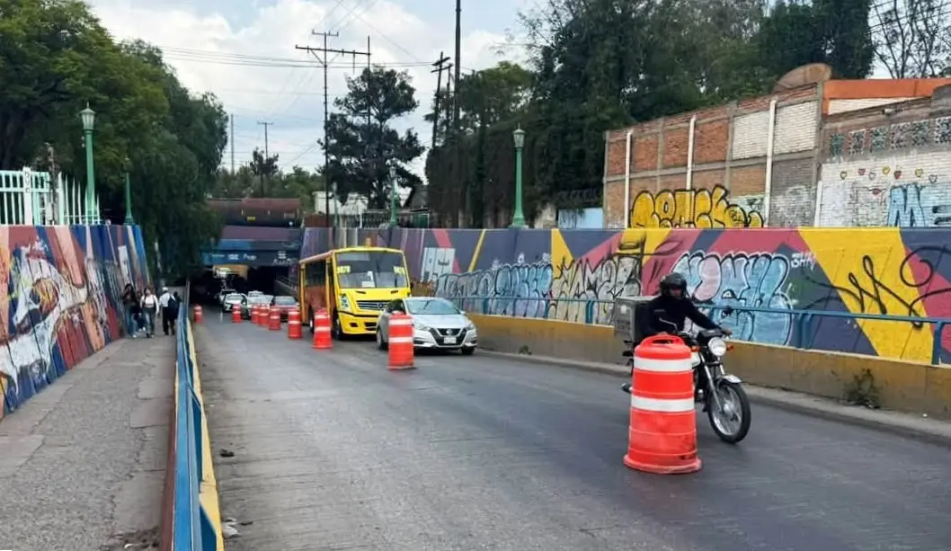 Intervienen parte baja de puente Othón; hay reducción de carriles