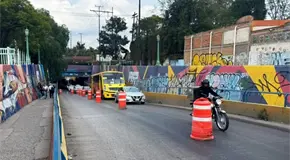 Intervienen parte baja de puente Oth&oacute;n; hay reducci&oacute;n de carriles
