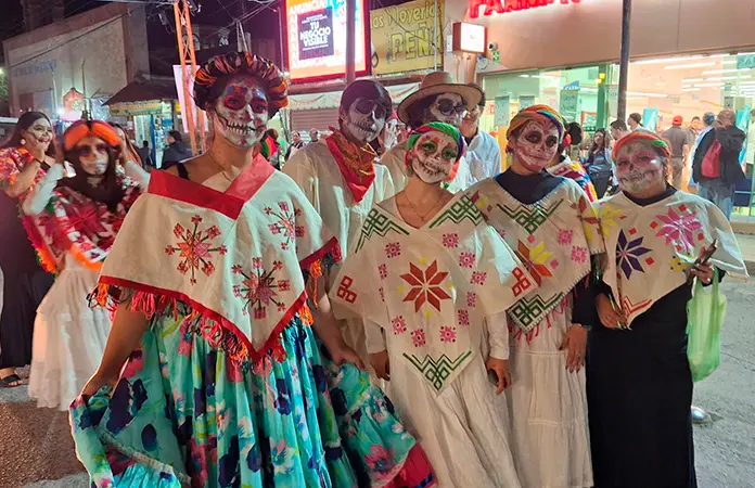 Invita la UICSLP a desfile de catrinas