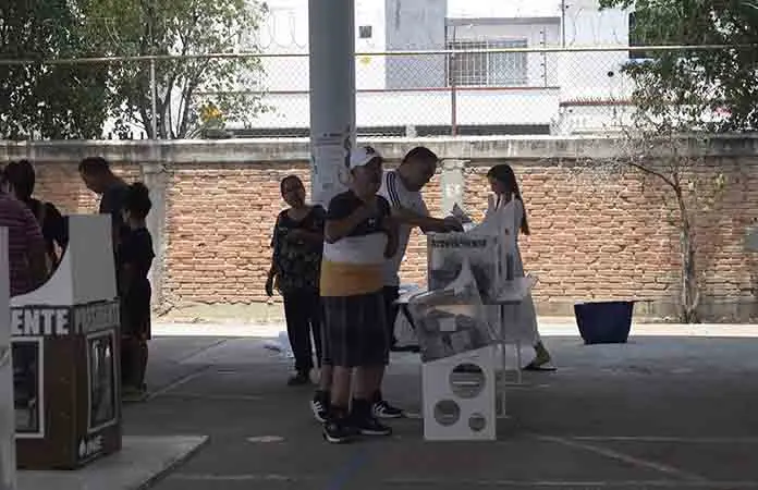Licencia de R. Gallardo "ayudaría y beneficiaría"
