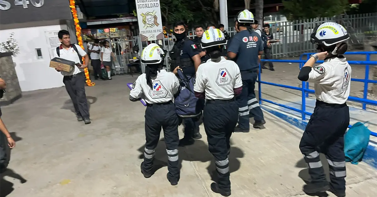 Movilización policial en CBTIS 46 por presunta venta de droga Movilización policial en CBTIS 46 por presunta venta de droga