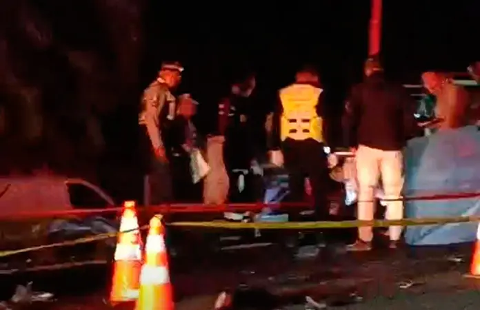 Pareja en moto fallece embestida en la carretera ´57