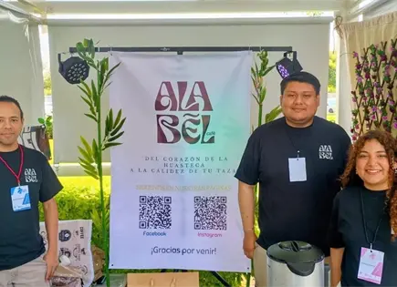 Reconocen a estudiantes de la UASLP por café huasteco Reconocen a estudiantes de la UASLP por café huasteco