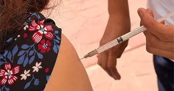 Llama Salud a vacunarse contra males respiratorios