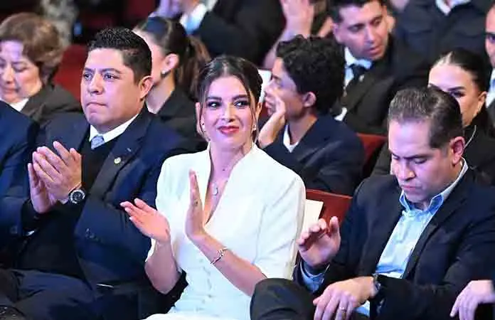 Ruth González pide licencia por dos días