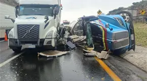Fotos | Aparatoso choque de tráileres en la 57; hay un muerto