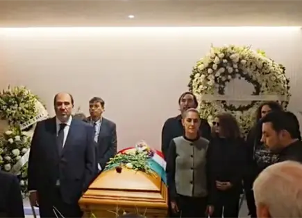 Claudia Sheinbaum hace guardia de honor en funeral de Cuauht&eacute;moc C&aacute;rdenas