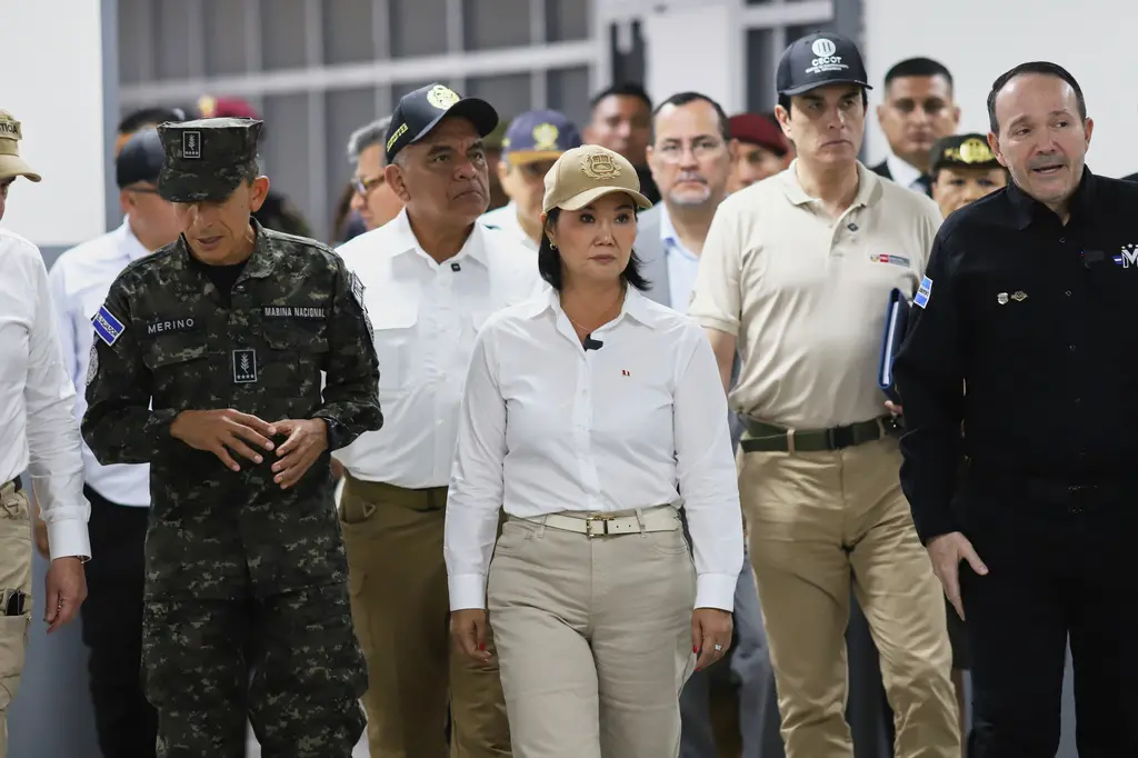 Keiko Fujimori visita megacárcel CECOT en El Salvador
