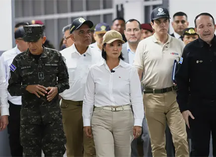Keiko Fujimori visita megacárcel CECOT en El Salvador Keiko Fujimori visita megacárcel CECOT en El Salvador