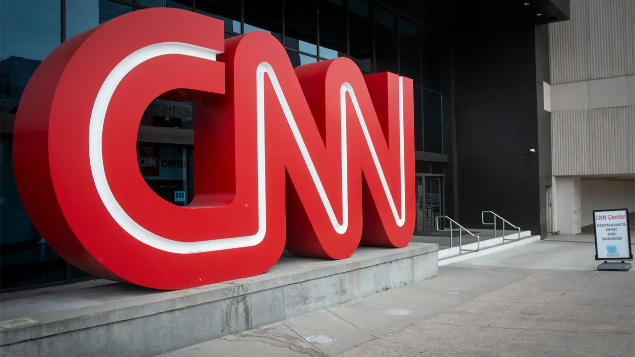 Medios demandan a Casa Blanca por bloqueo a prensa de Trump