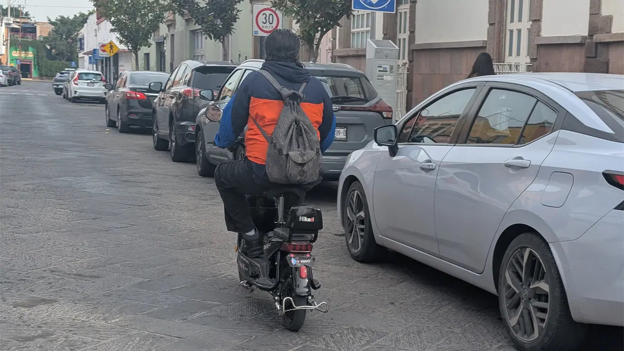 Regularán motos y scooters eléctricos
