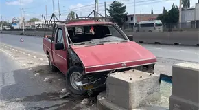 Choque de camioneta Circuito Potos&iacute; deja dos lesionados